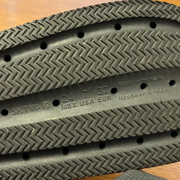 Slides - Picture 4 of 4